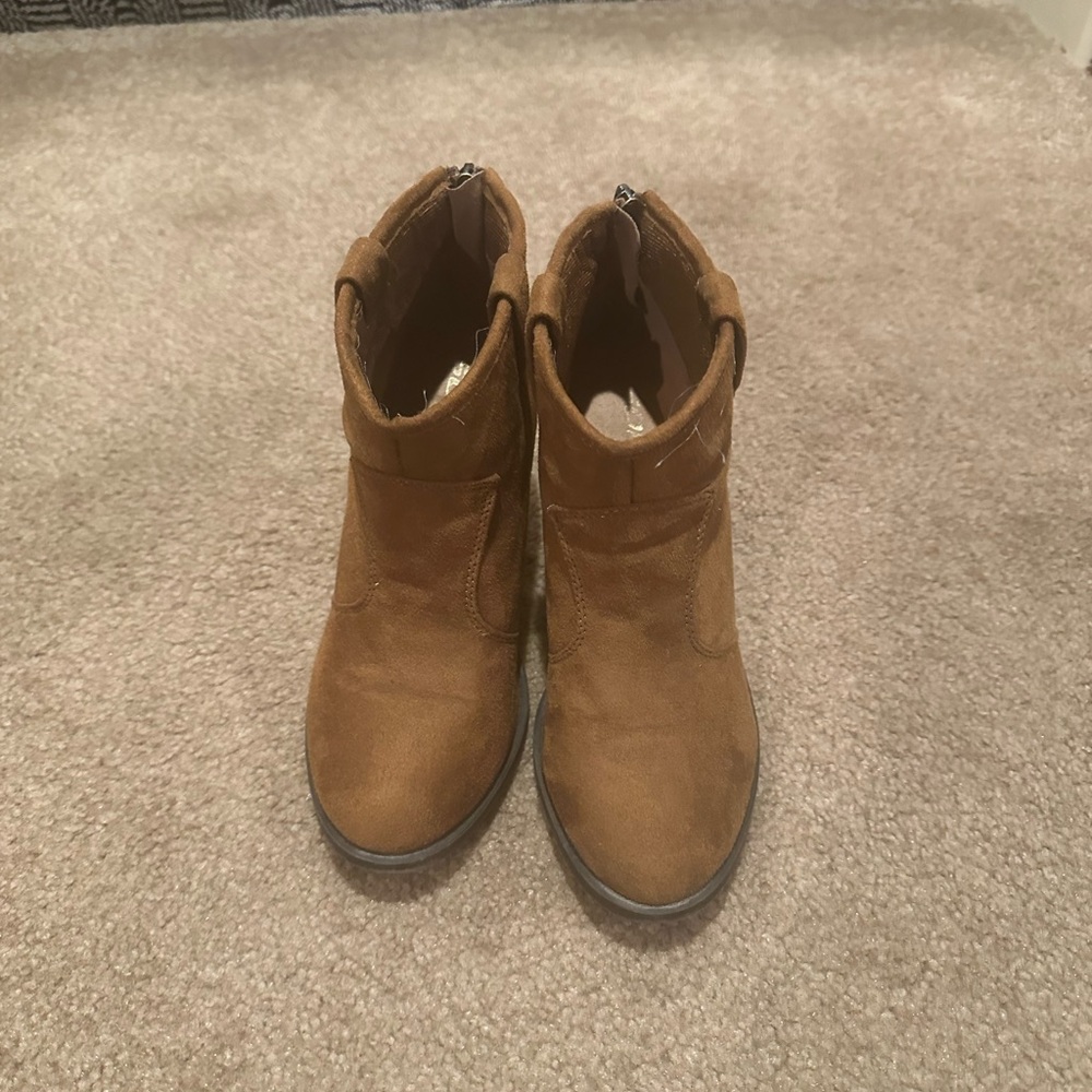 Soda Women’s Brown Faux Suede Ankle Booties – Size 7.5